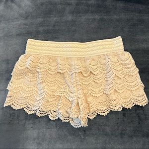 ❤️NWOT Cream Lace Shorts